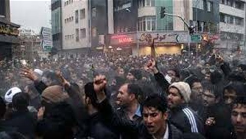 تهاوي التومان وارتفاع