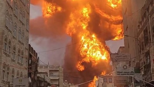 صنعاء تحترق.. استهداف