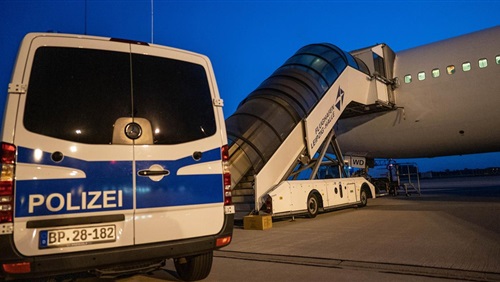 ترحيل بسبب الجرائم..