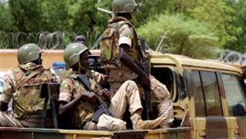 ذهب مالي بين كماشة