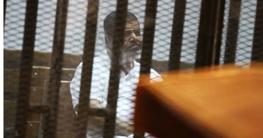 إحالة مرسي و10 آخرين