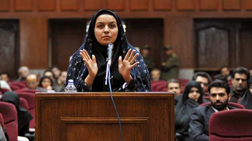 ريحانة جباري تعيد