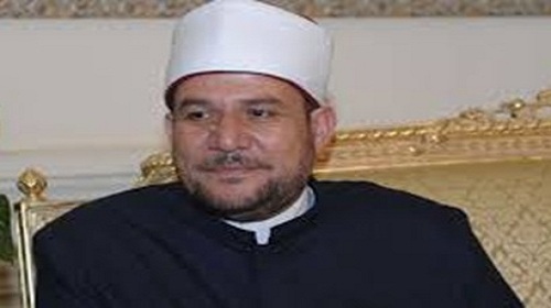 وزير الأوقاف يمنح