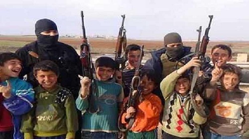 3 أساليب لتجنيد الأطفال