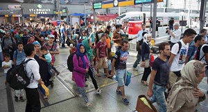 معاناة اللاجئين تتزايد..